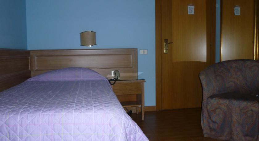 Hotel Ascot บินาสโก ภายนอก รูปภาพ