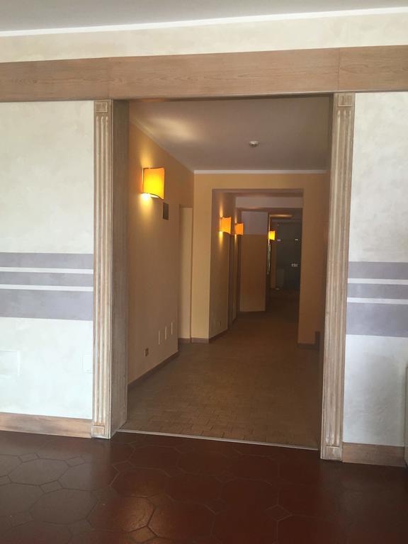 Hotel Ascot บินาสโก ภายนอก รูปภาพ