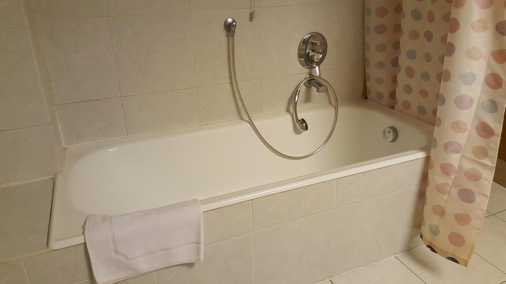 Hotel Ascot บินาสโก ภายนอก รูปภาพ