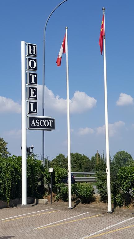 Hotel Ascot บินาสโก ภายนอก รูปภาพ