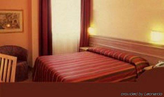 Hotel Ascot บินาสโก ห้อง รูปภาพ