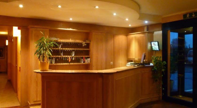 Hotel Ascot บินาสโก ภายนอก รูปภาพ